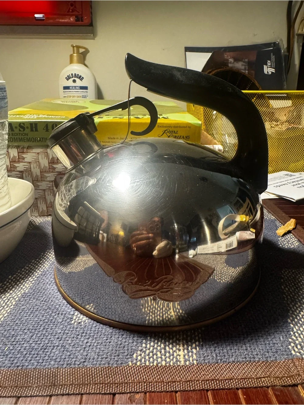 Stainless Steel Whistling Tea Kettle with Black Handle